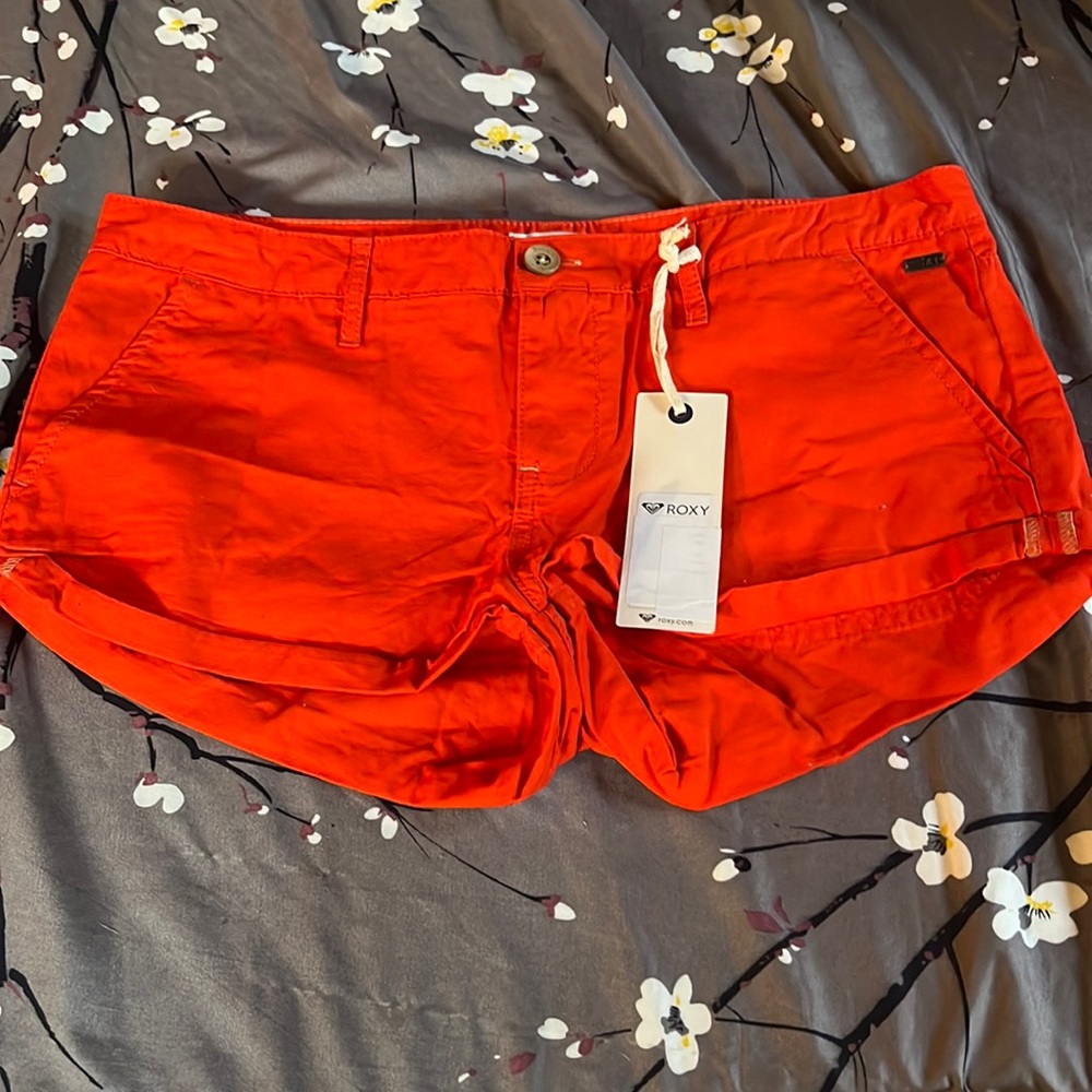 NWT ROXY SHORTS CHERRY COLOR SIZE 29